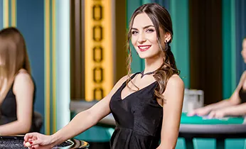 Hình ảnh hỗ trợ khách hàng và FAQ tại F8ET